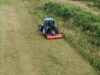 Steyr Traktor mit DRAGONE Mulcher V mulcht Wiese