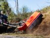DRAGONE Forst-Seitenmulcher mulcht Böschung