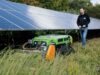 Funkraupe MDB LV250 PRO mulcht an PV-Anlage