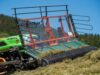 MDB Pickup-Schwader an funkgesteuerter Mähraupe